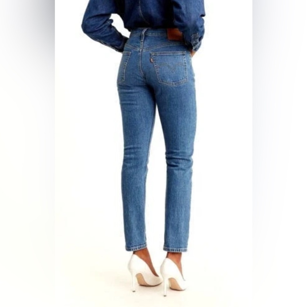 Levi's Women's Straight Leg Blue Jeans